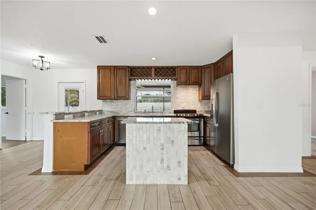 1964 Par Place Sarasota FL 34240