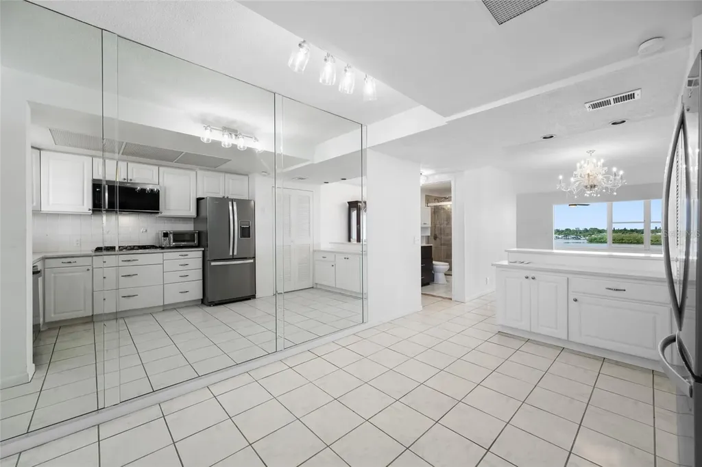 1847 Shore Drive S St Petersburg FL 33707