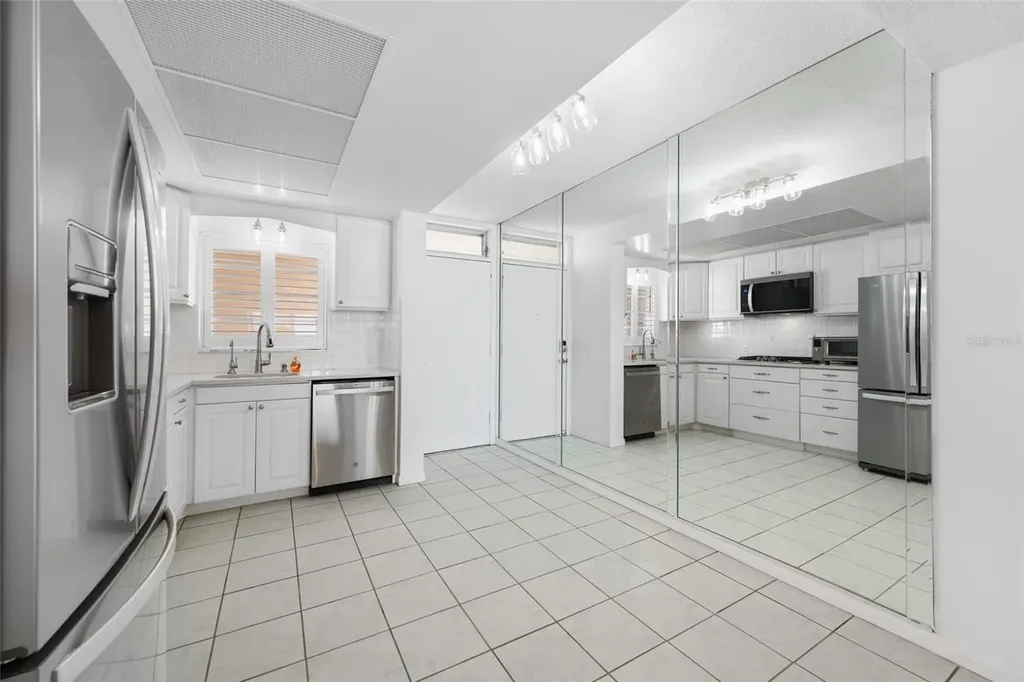 1847 Shore Drive S St Petersburg FL 33707