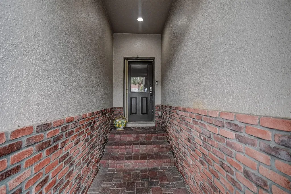1426 Hillview Lane Tarpon Springs FL 34689
