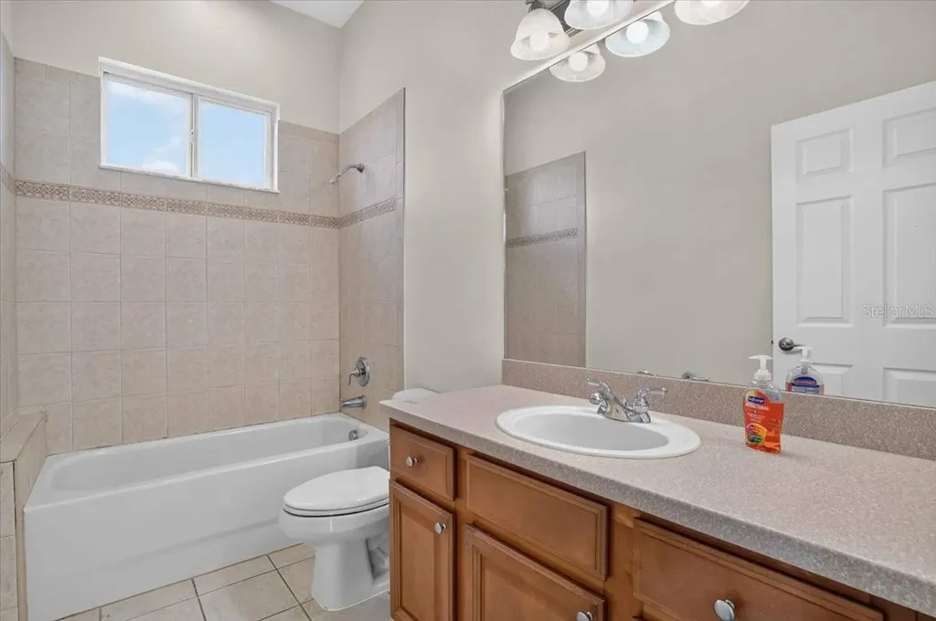 5218 Lake Toscana Drive Wimauma FL 33598