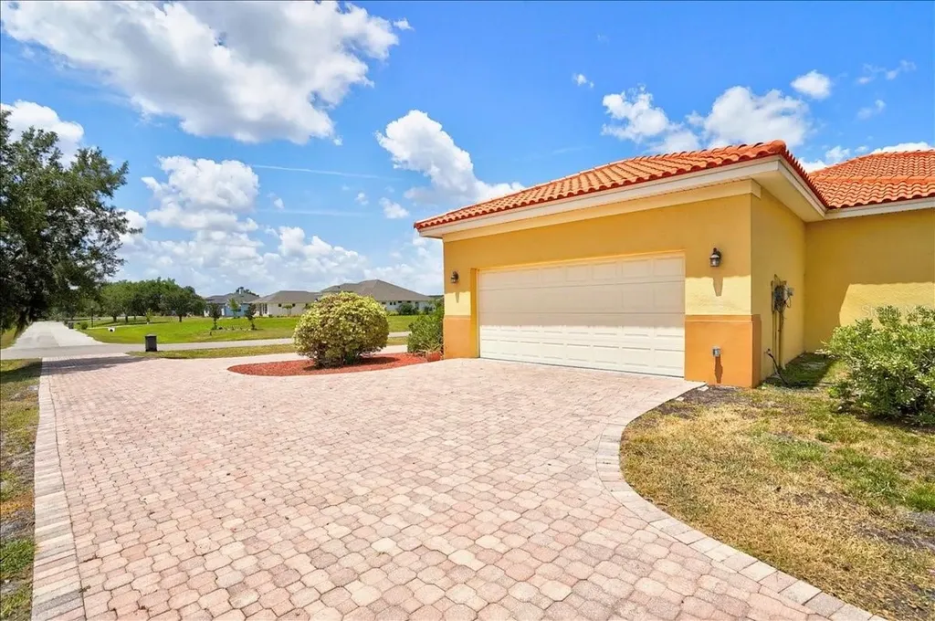 5218 Lake Toscana Drive Wimauma FL 33598