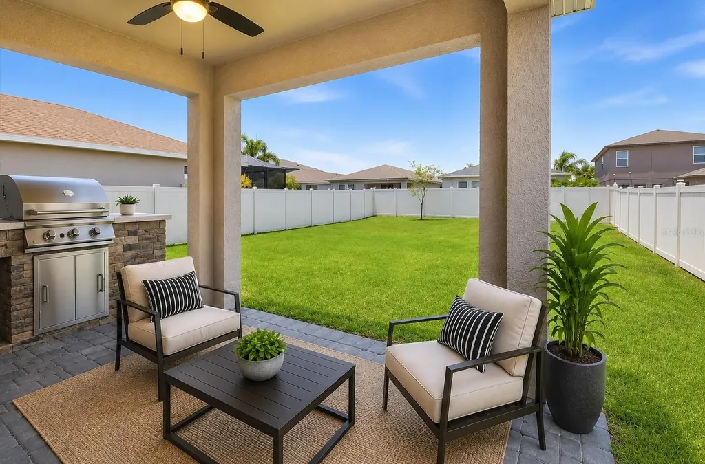 5718 Los Robles Court Palmetto FL 34221
