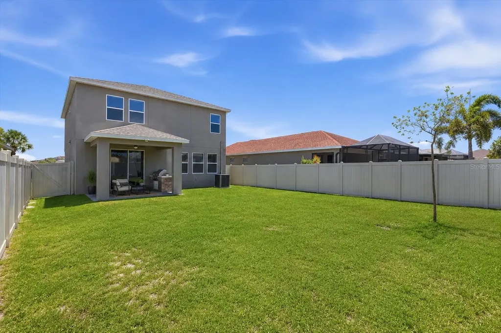 5718 Los Robles Court Palmetto FL 34221
