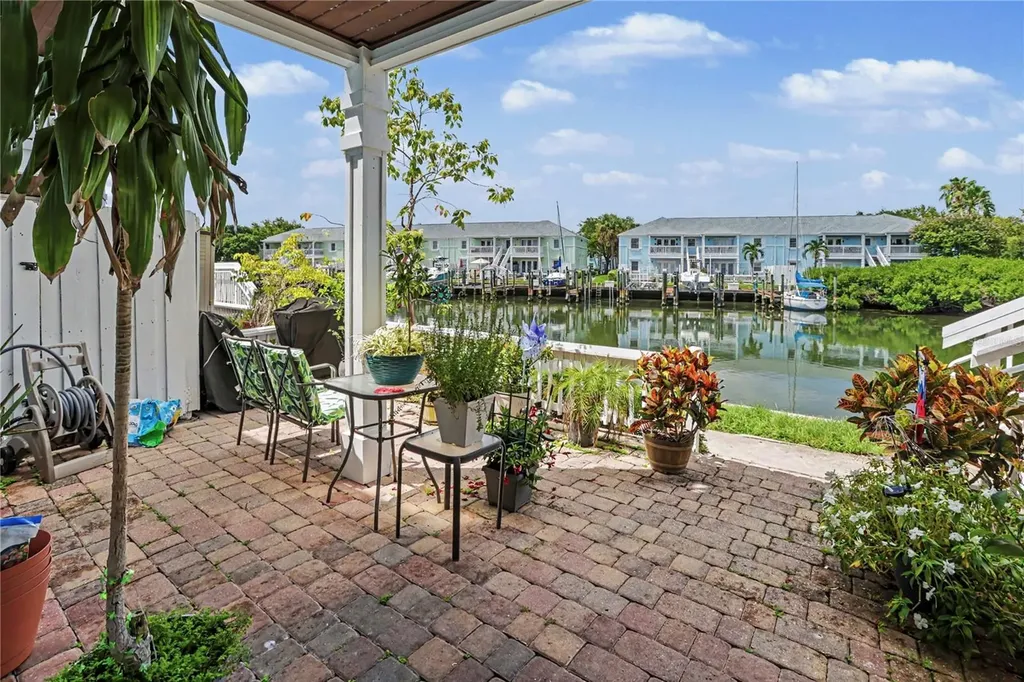 5176 Salmon Drive SE St Petersburg FL 33705