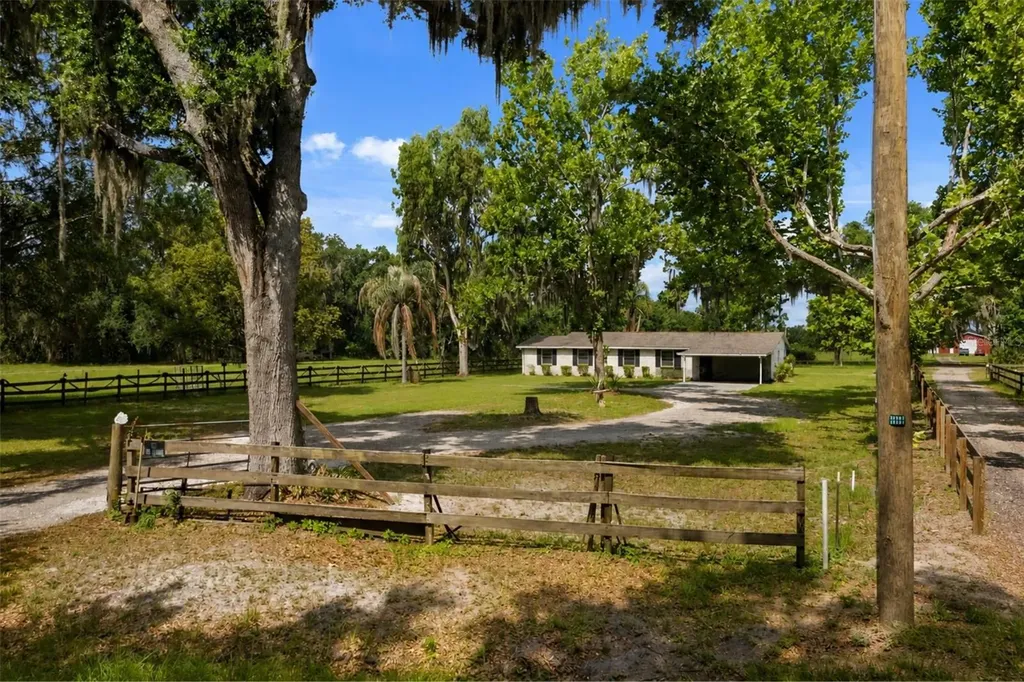 12631 Hobson Simmons Road Lithia FL 33547