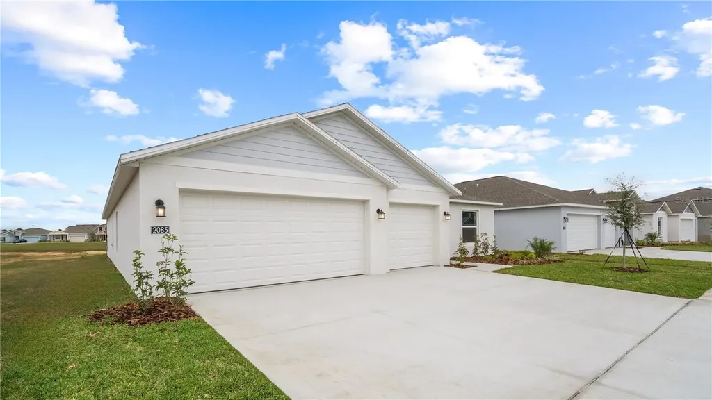 2085 Lasso Loop Eagle Lake FL 33839