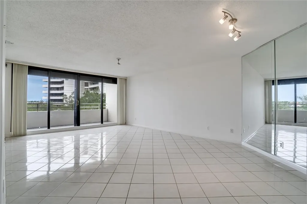 5940 Pelican Bay Plaza S St Petersburg FL 33707