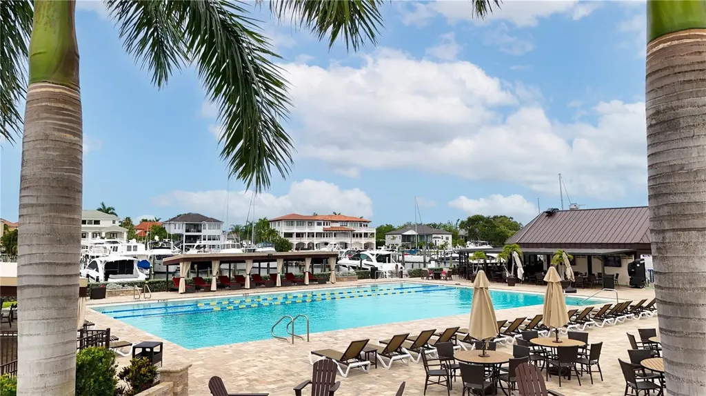 5940 Pelican Bay Plaza S St Petersburg FL 33707