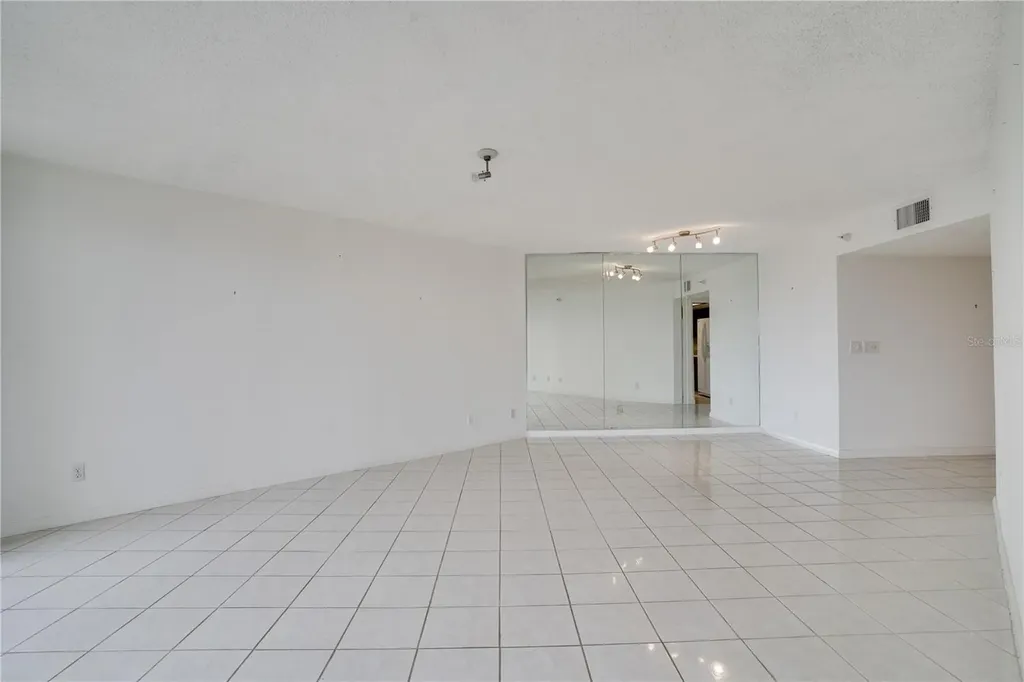 5940 Pelican Bay Plaza S St Petersburg FL 33707
