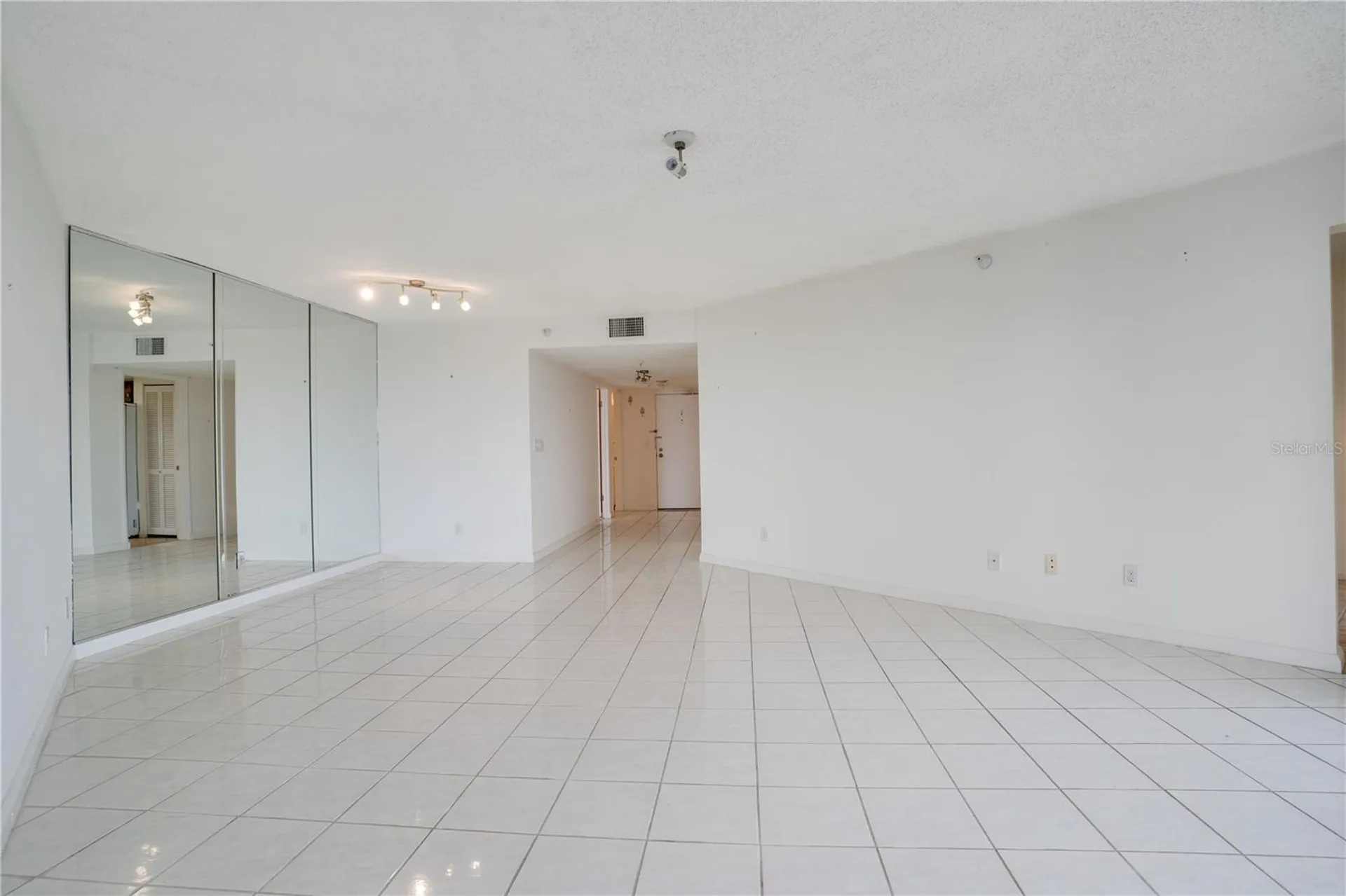 5940 Pelican Bay Plaza S St Petersburg FL 33707