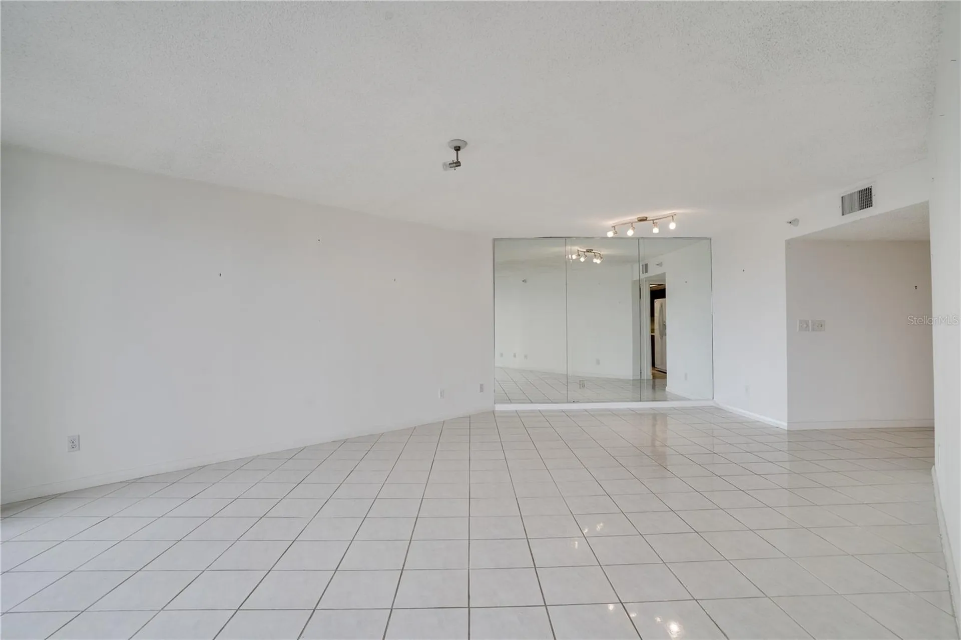 5940 Pelican Bay Plaza S St Petersburg FL 33707