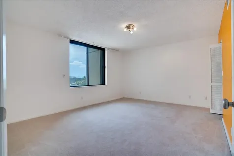 5940 Pelican Bay Plaza S St Petersburg FL 33707