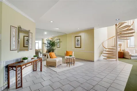 5940 Pelican Bay Plaza S St Petersburg FL 33707