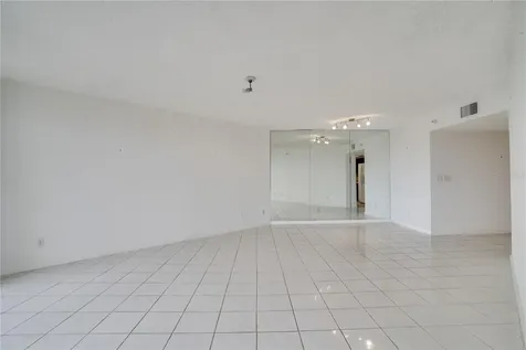5940 Pelican Bay Plaza S St Petersburg FL 33707