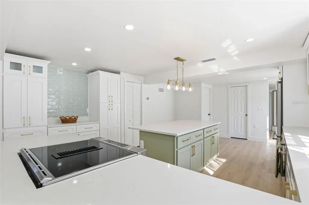 301 81st Avenue NE St Petersburg FL 33702