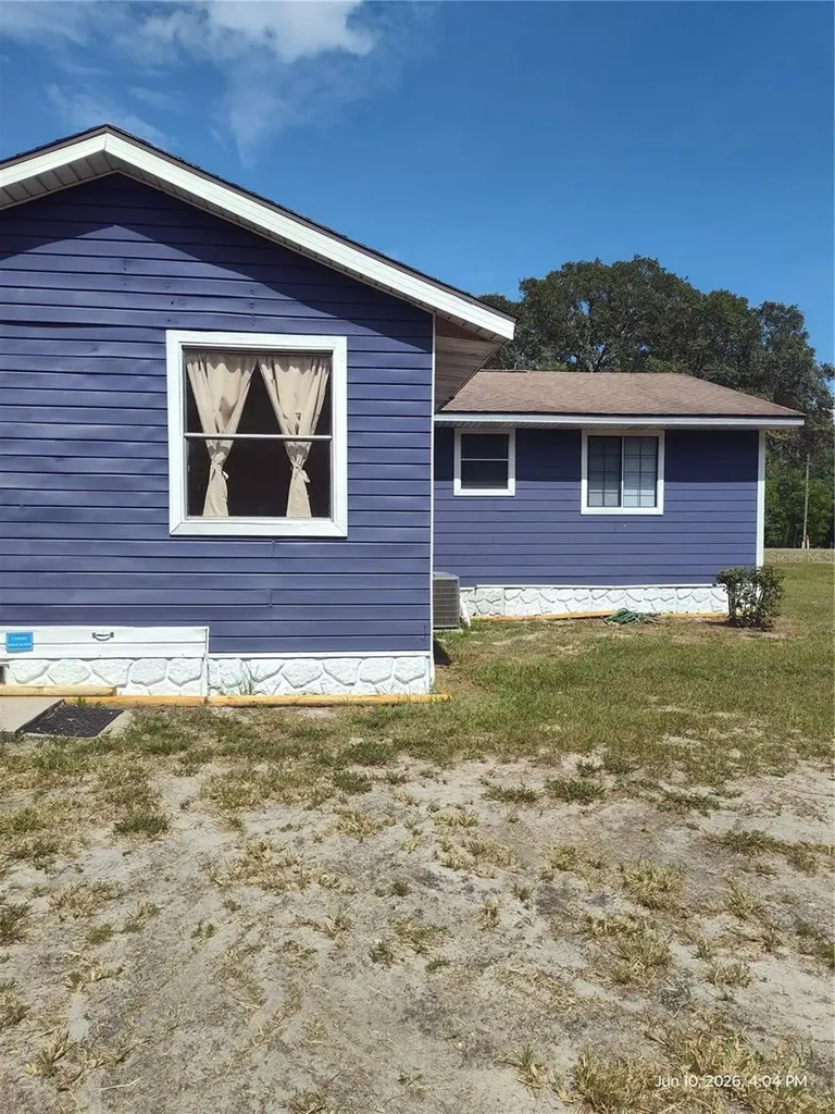 140 Bay Road Ocklawaha FL 32179