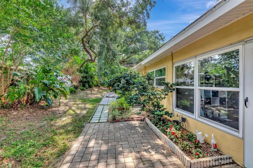 1024 De Soto Drive Dunedin FL 34698