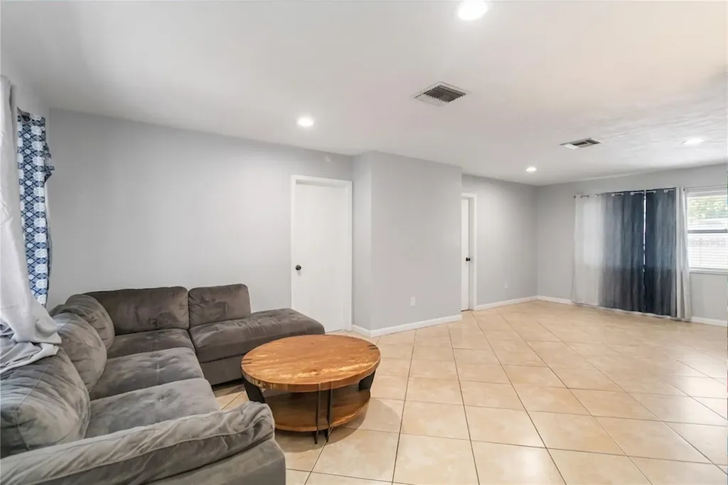 1624 Bloomfield Avenue Deltona FL 32725