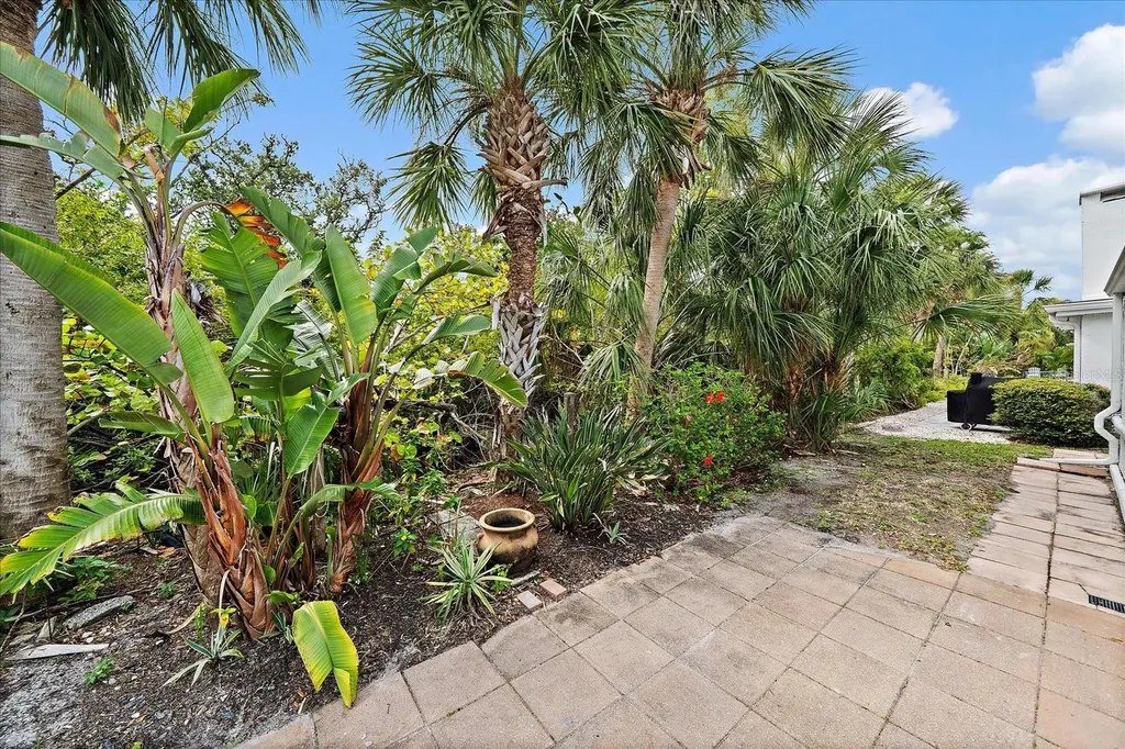 730 Spanish Drive S Longboat Key FL 34228