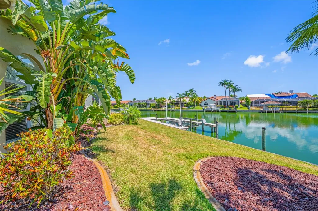 9801 Compass Point Way Tampa FL 33615