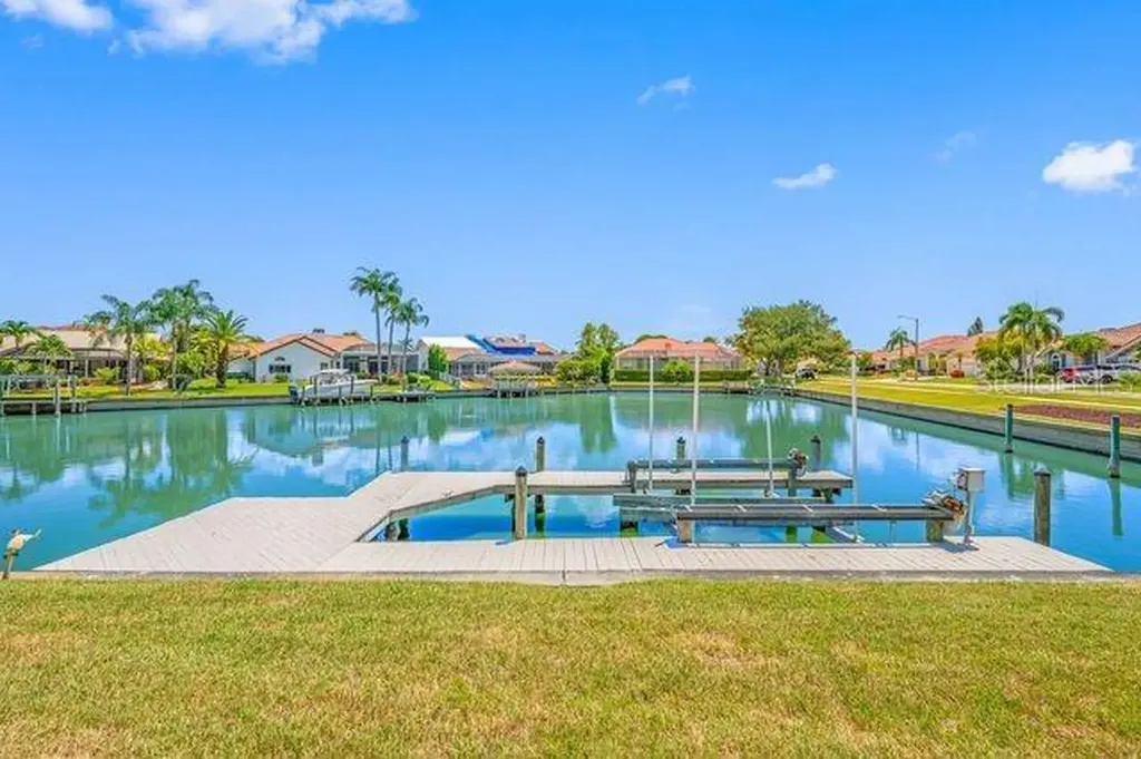9801 Compass Point Way Tampa FL 33615