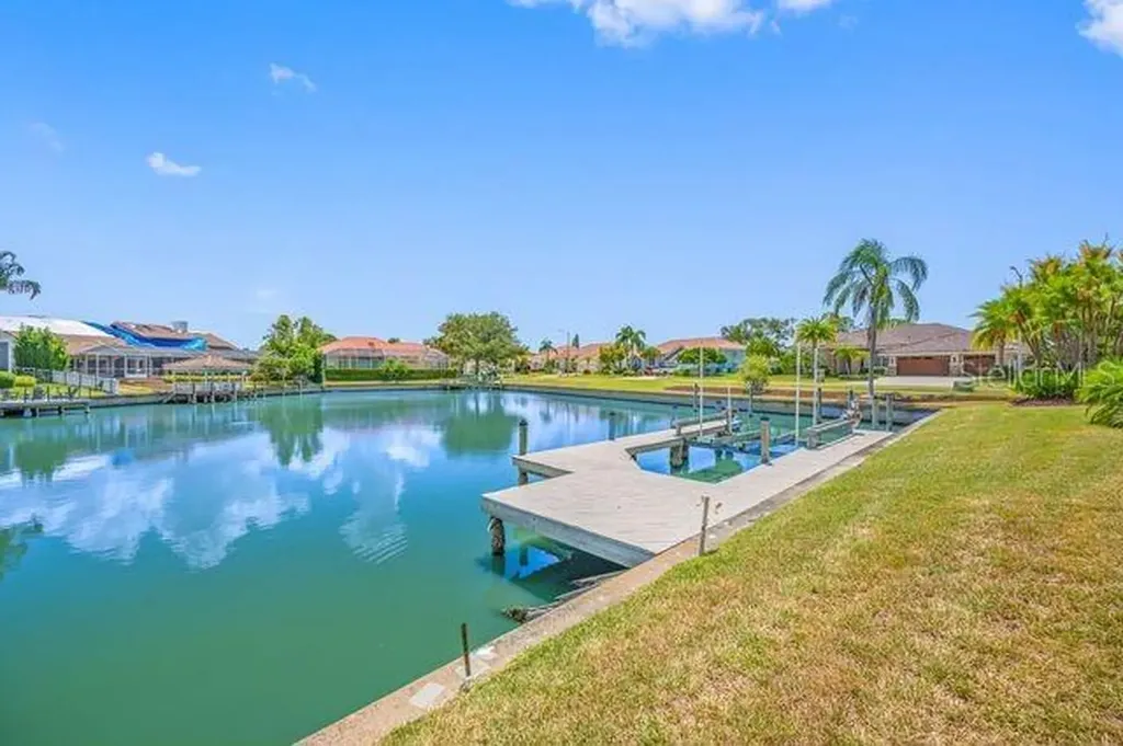 9801 Compass Point Way Tampa FL 33615