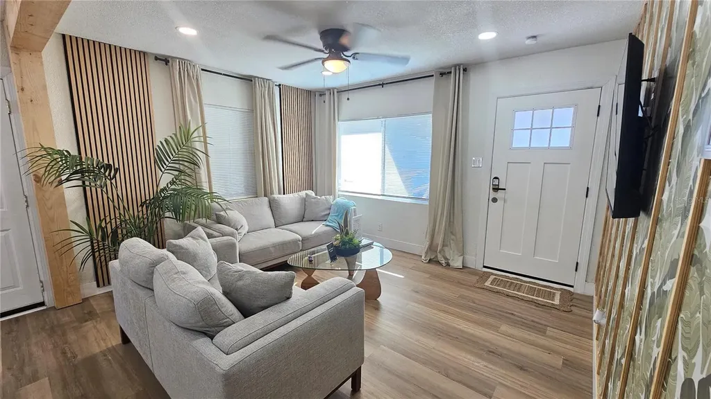 3011 W Spruce Street Tampa FL 33607
