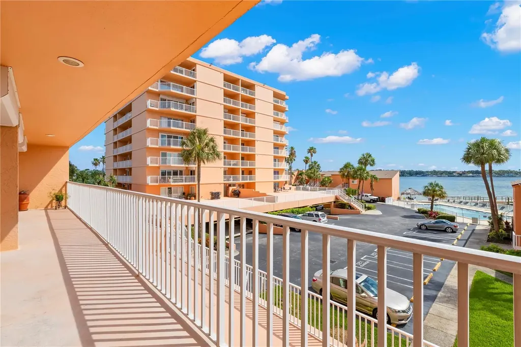 7432 Sunshine Skyway Lane S St Petersburg FL 33711