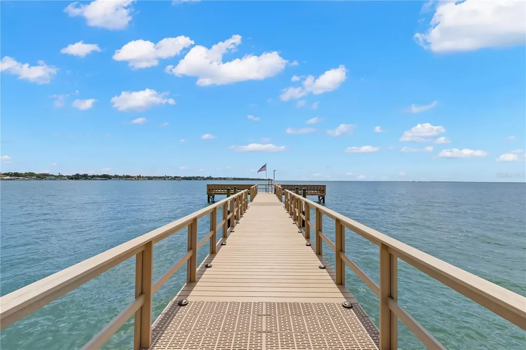 7432 Sunshine Skyway Lane S St Petersburg FL 33711