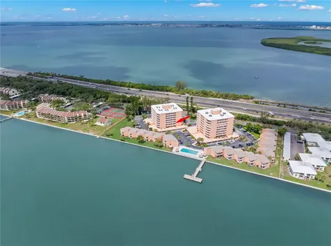 7432 Sunshine Skyway Lane S St Petersburg FL 33711