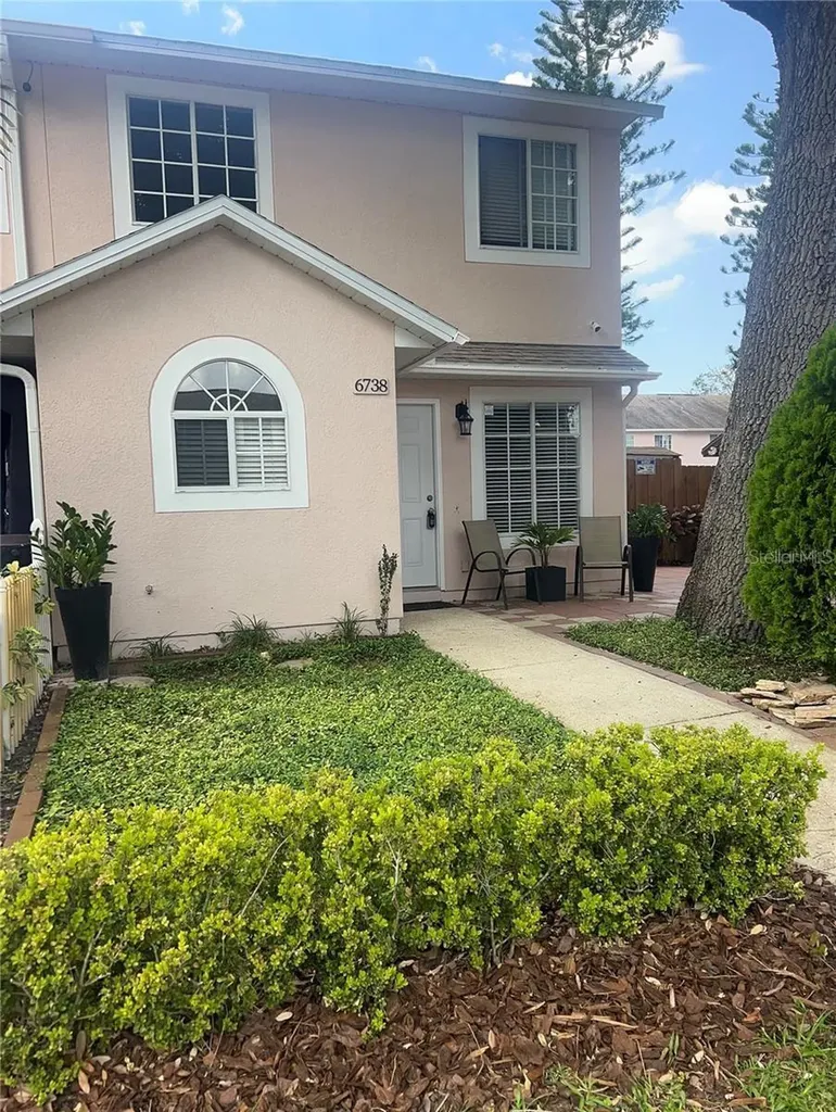 6738 Magnolia Pointe Circle Orlando FL 32810