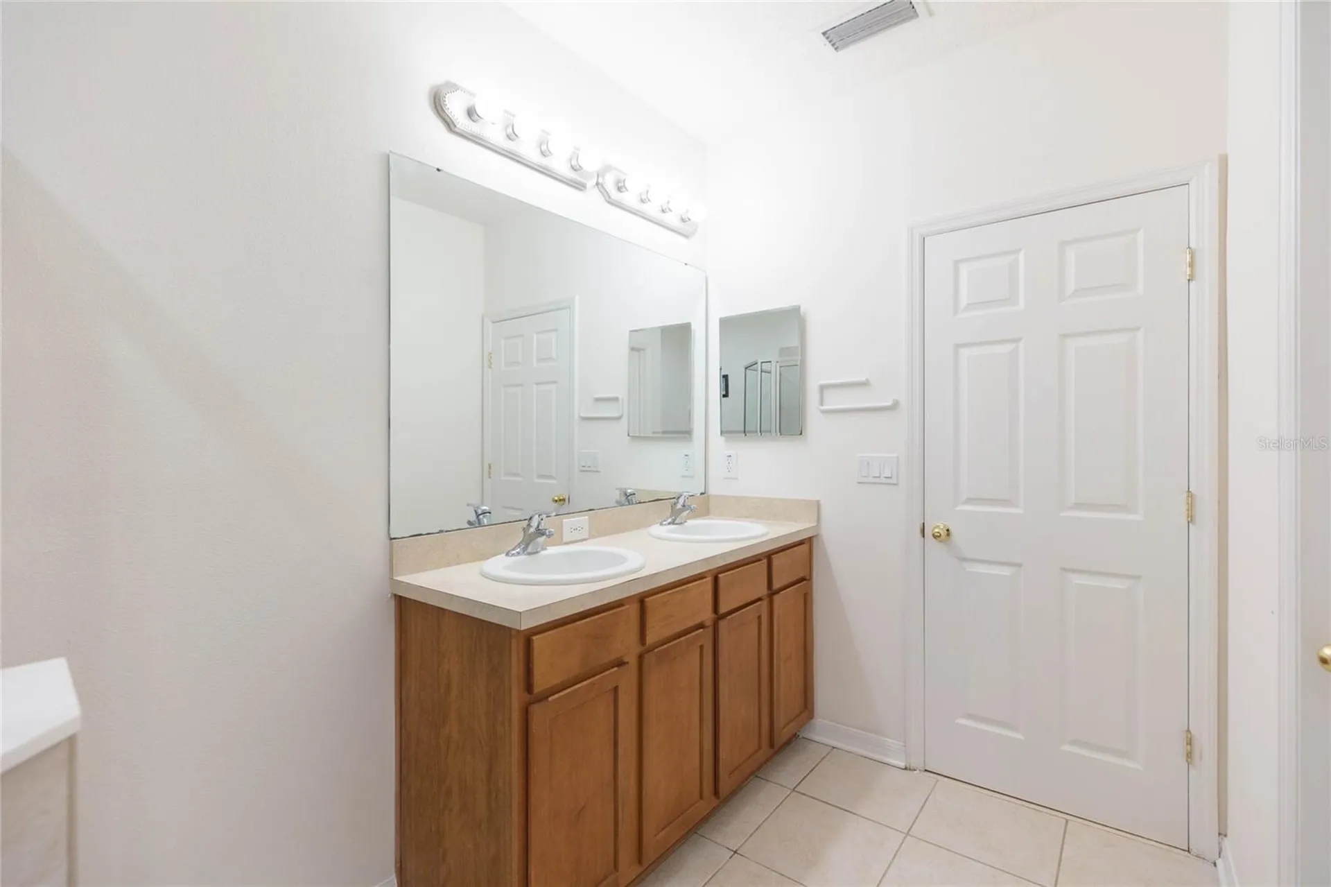 4473 Amberly Oaks Court Tampa FL 33614
