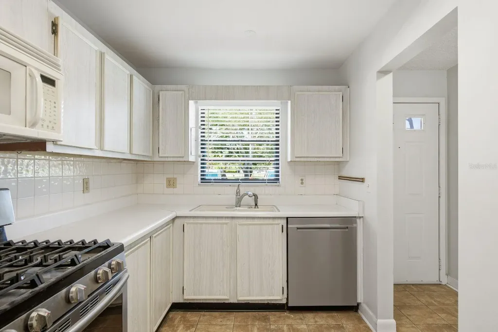 6070 80th Street N St Petersburg FL 33709