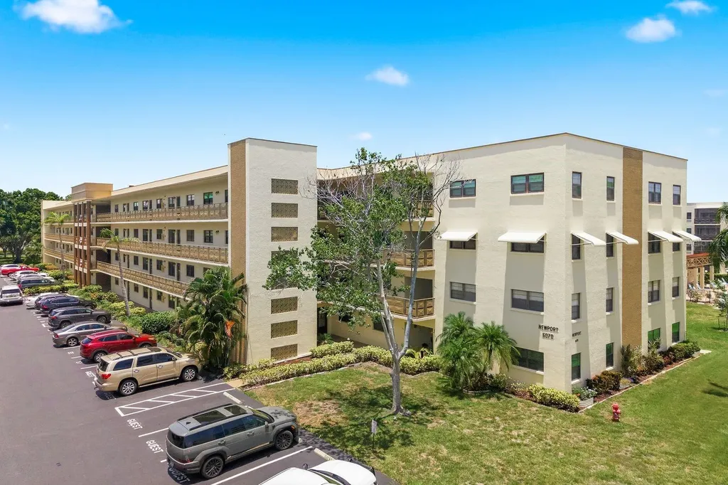 6070 80th Street N St Petersburg FL 33709