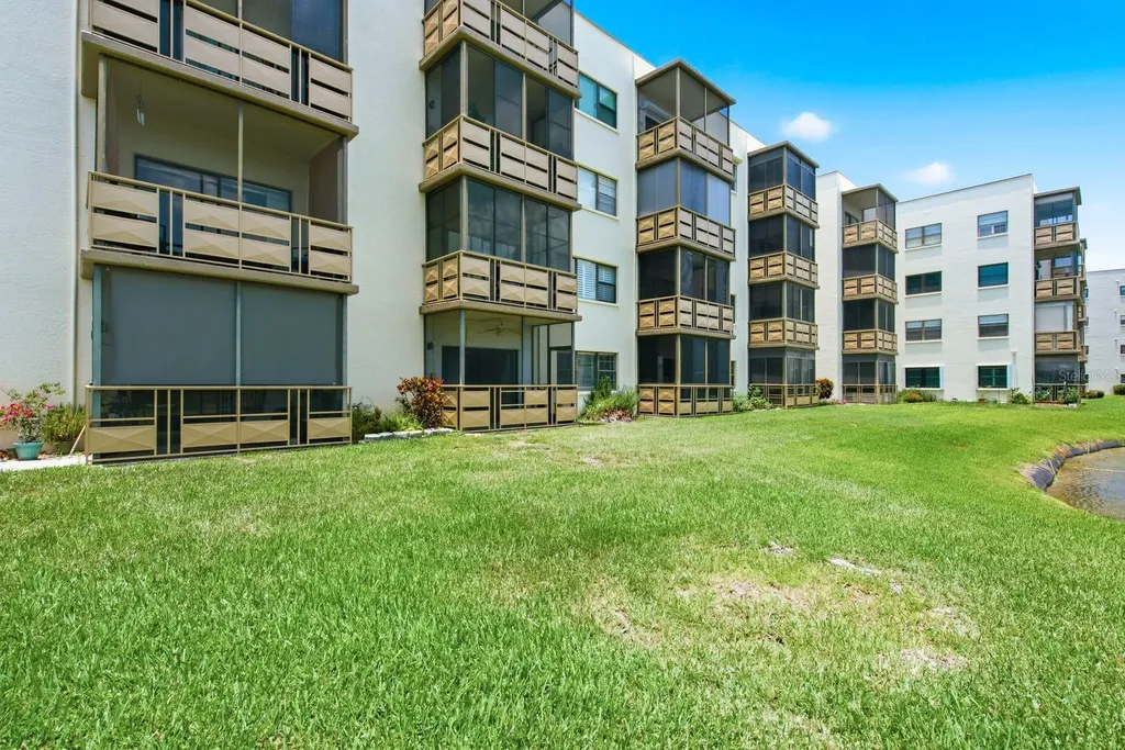 6070 80th Street N St Petersburg FL 33709