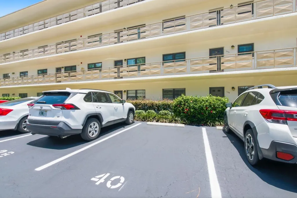 6070 80th Street N St Petersburg FL 33709