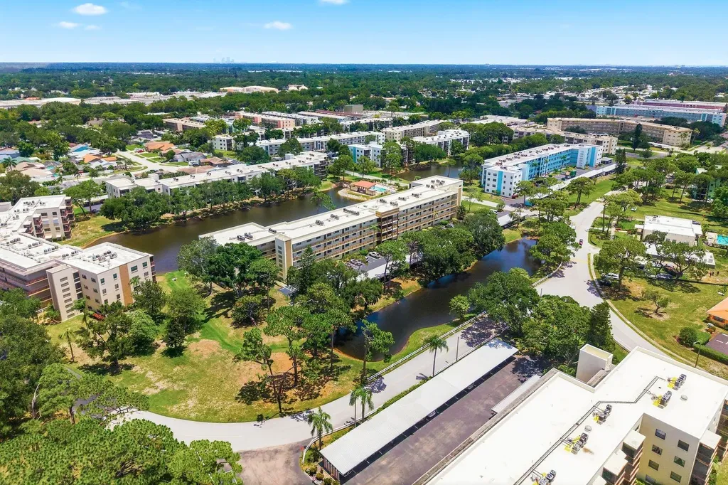 6070 80th Street N St Petersburg FL 33709