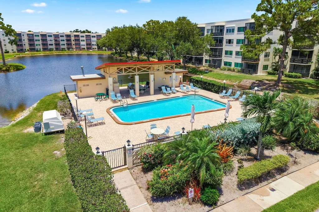 6070 80th Street N St Petersburg FL 33709