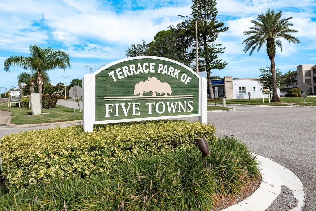 6070 80th Street N St Petersburg FL 33709