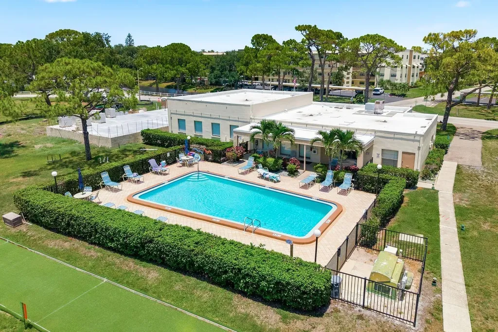 6070 80th Street N St Petersburg FL 33709