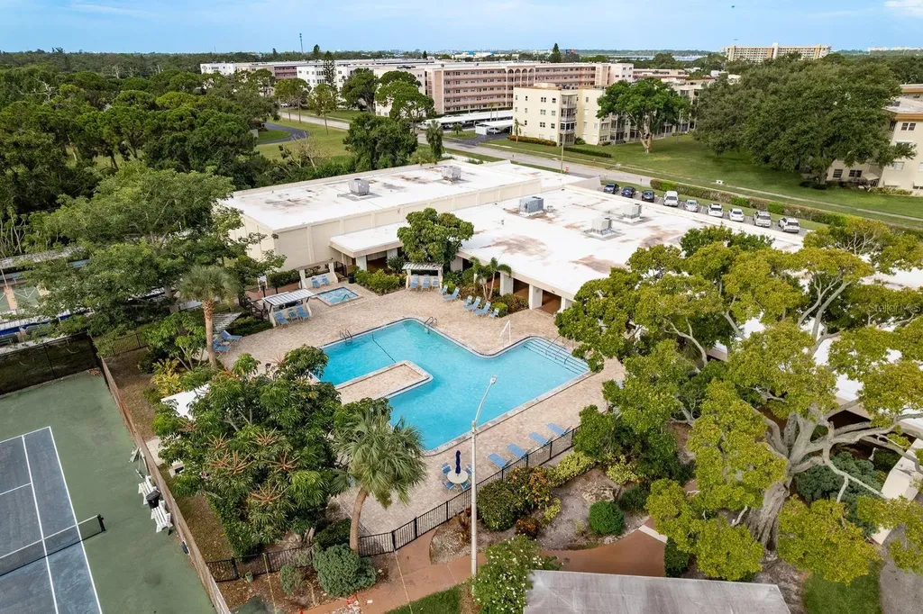 6070 80th Street N St Petersburg FL 33709