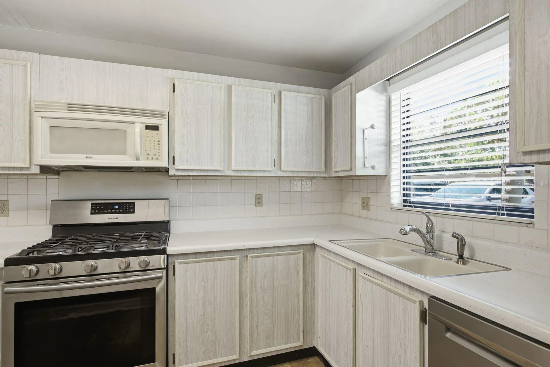 6070 80th Street N St Petersburg FL 33709