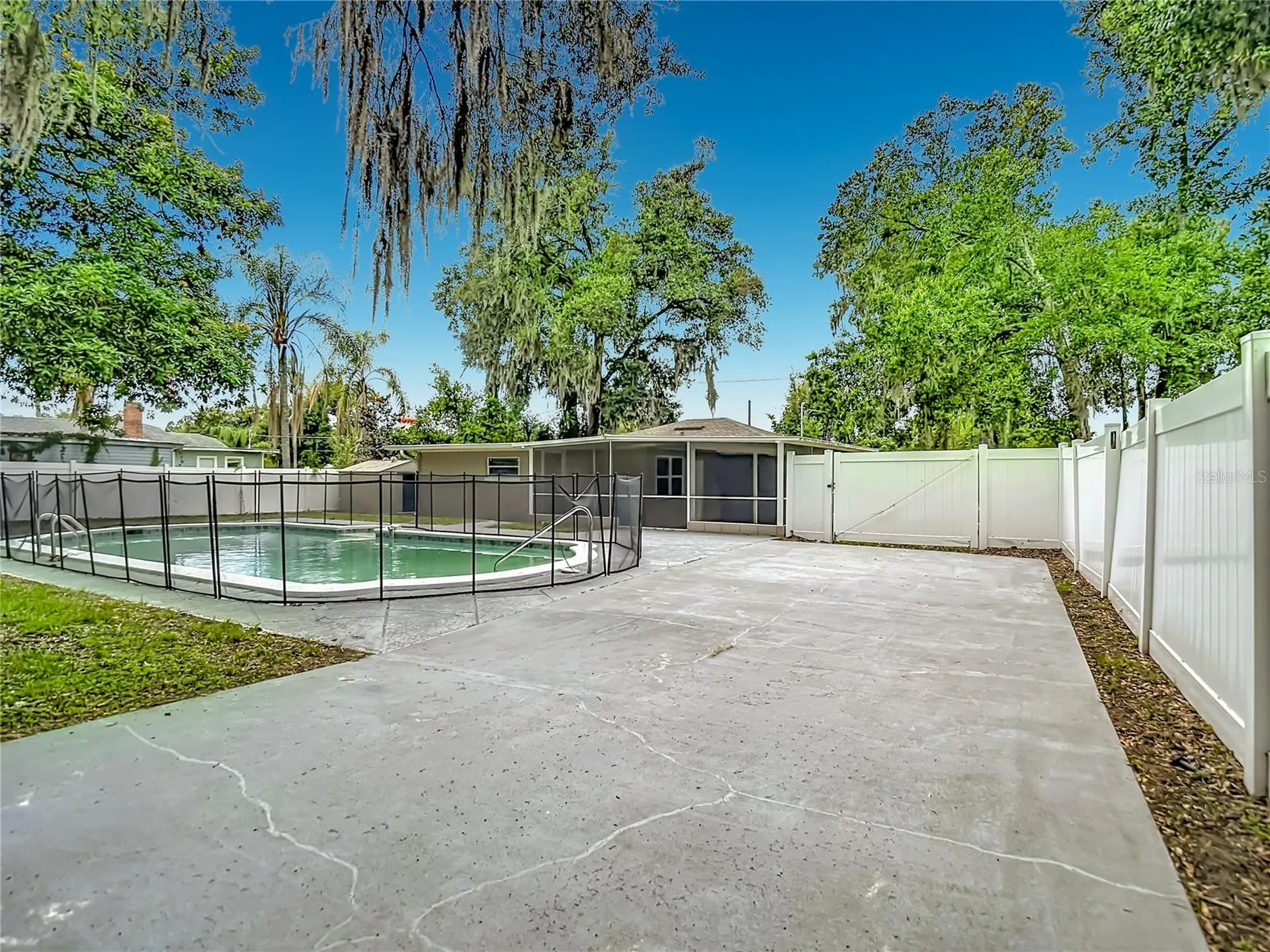 14402 13th Street Dade City FL 33523