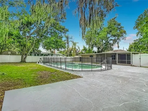 14402 13th Street Dade City FL 33523