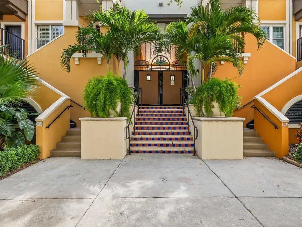 200 4th Avenue S St Petersburg FL 33701