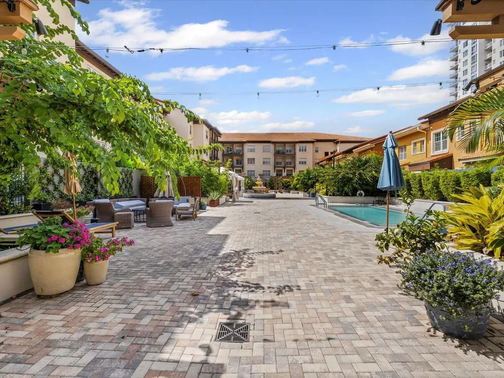 200 4th Avenue S St Petersburg FL 33701