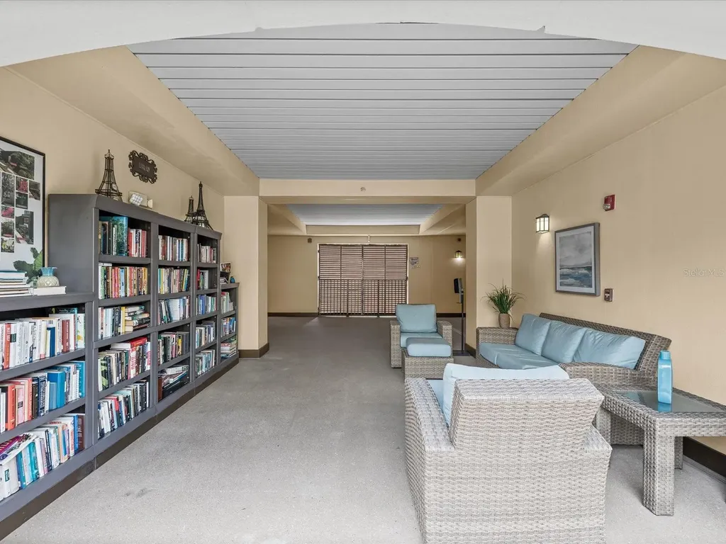 200 4th Avenue S St Petersburg FL 33701
