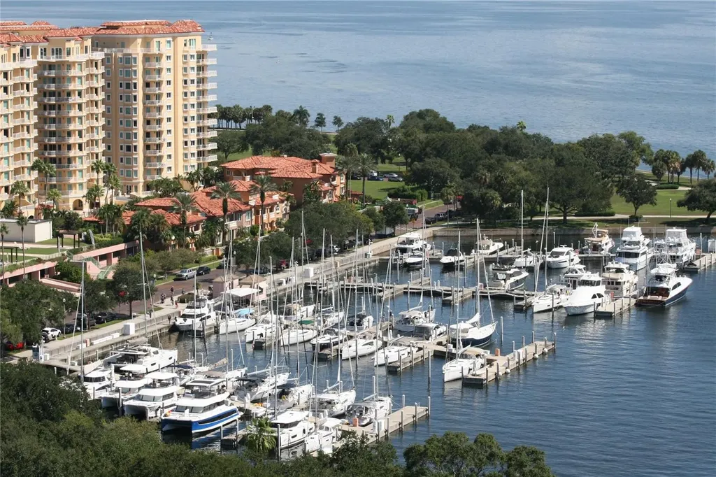 200 4th Avenue S St Petersburg FL 33701