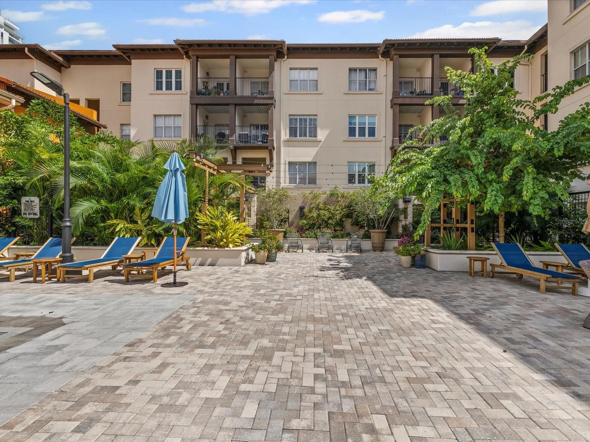 200 4th Avenue S St Petersburg FL 33701